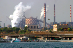 Ex Ilva, fari accesi dell&rsquo;Ue e il pm entra in fabbrica: sopralluogo nel reparto in cui ha perso la vita Costantino