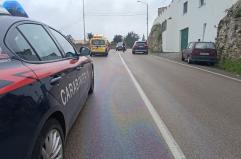 Alessano, un'auto in panne perde olio e l'asfalto diventa scivoloso: traffico bloccato sulla statale