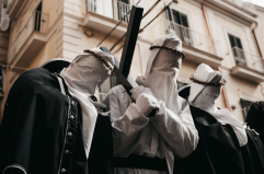 Taranto, una notte di fede e sacrificio: una folla oceanica ai piedi dell&rsquo;Addolorata anche con pioggia e freddo