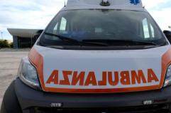 Bari, 63enne ha un malore a bordo e sfonda il guardrail sul ponte: cadono calcinacci gi&ugrave; in strada, lunghe code sulla statale