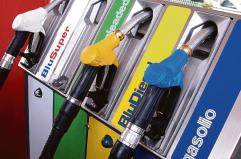 Caro carburante, Basilicata maglia nera d'Italia: &laquo;Benzina a prezzi autostradali&raquo;