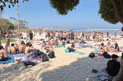 Pane e Pomodoro a Bari, prove d'estate: spiaggia presa d'assalto gi&agrave; nel secondo weekend di aprile