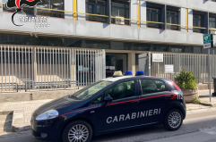 Lecce, ha il divieto di allontanarsi da casa ma tenta il furto in Tribunale: arrestato 49enne