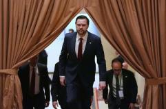 Falliti i negoziati tra Usa e Iran, Vance lascia il Pakistan: &laquo;La situazione nello stretto di Hormuz non cambia&raquo;