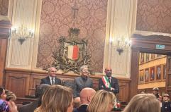 Bari omaggia Claudio Baglioni con la sacra Manna di San Nicola: &laquo;Grazie per quell'indimenticabile concerto tra le macerie del Petruzzelli&raquo;