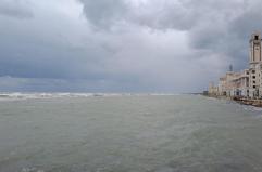 Allerta vento in tutta la Puglia, i sindaci di Bari e Foggia chiudono parchi e giardini