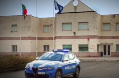 In nove su un mezzo guidato dal conducente senza patente: il fermo sulla S.s. jonica 106 direzione Taranto