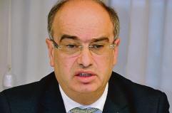 Zullo (FdI): &laquo;Decaro lasci perdere lo stipendio di Emiliano e pensi a non aumentare le tasse ai pugliesi&raquo;