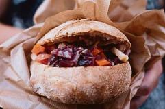 Quando il cartoccio fa design e diventa brand: ecco come cambia lo street food