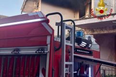Melendugno, fiamme nella notte in uno stabile in via D&rsquo;Annunzio: salvi una donna e suo nipote
