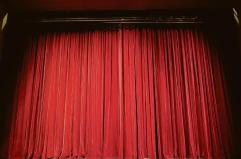 Il teatro del luned&igrave;, ridere o fare finta