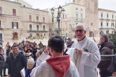 Terlizzi, don Michele Stragapede colpito da un pugno mentre era in bici: &laquo;Un gesto senza senso&raquo;