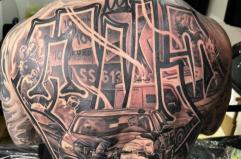 Lecce, un tatuaggio per celebrare gli assalti ai blindati nel festival sponsorizzato dalla Regione