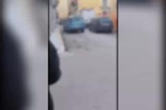 Foogia, picchiato in strada mentre tenta di rubare un'auto: il video dell'aggressione diventa virale