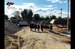 Roghi di rifiuti in una cava a Carbonara: sequestrata area di 30mila mq, la titolare incastrata dal drone