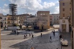 Lecce, risuola «Love me tender» in piazza Sant'Oronzo per dire no alla violenza contro le donne