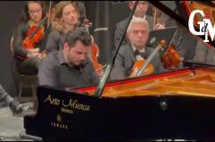 Trionfo per l'Orchestra ICO Magna Grecia nel nome di Chopin: virtuosismo, vertigine e un gioco musicale che conquista il pubblico