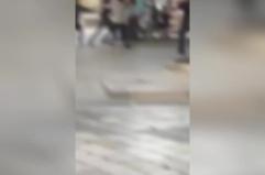 Rissa in piazza Cairoli a Brindisi, calci e pugni fra migranti: identificati 4 responsabili VIDEO