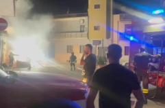 Modugno, nella notte rubano un'auto e incendiano quella accanto VIDEO