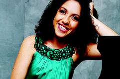 Classiche Forme, il Lessico Familiare in musica di Beatrice Rana