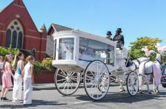 Centinaia alle esequie della bimba di 9 anni accoltellata in Gb