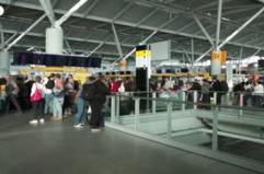 Droni russi sulla Polonia, disagi e caos negli aeroporti