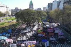 Argentina, nuova manifestazione contro i tagli voluti da Milei