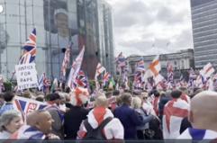 Londra divisa da due cortei, in piazza destra e anti-razzisti