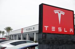 Tesla sale a Wall Streer, Musk ha comprato azioni per 1 miliardo