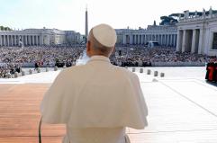 Il Papa, 'non c'è giustizia se condizioni di vita sono disumane'