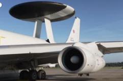 Un Awacs della Nato pattuglia i cieli polacchi in un contesto di crescenti tensioni