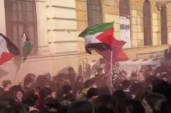 Blocchiamo tutto, la protesta a Roma degli studenti del Cavour