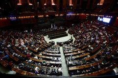 Protesta Pd-Avs-M5s, occupato emiciclo e banchi governo