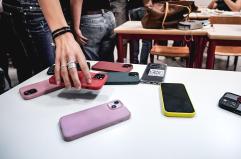 I video degli abusi nella chat di classe, a processo due minori