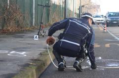 Schiacciato da un suv che parcheggia, morto un pedone