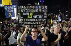 Migliaia di israeliani in piazza a Tel Aviv per la pace a Gaza