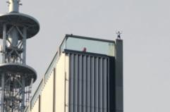 Varsavia, scala la torre piu' alta dell'Ue: arrestato