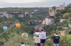 Francia, le mongolfiere "colorano" i cieli su Rocamadour