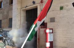 Roma, corteo pro-Pal alla Sapienza: petardi davanti al Rettorato