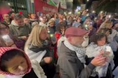 Flash mob pro Gaza davanti all'ospedale pediatrico Santobono di Napoli