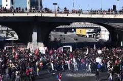 Genova, corteo partito dal porto e diretto a piazza De Ferrari