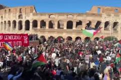 Palestina, corteo sfila al Colosseo cantando "Bella ciao"