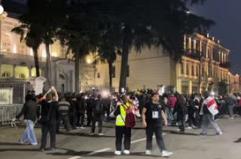 Voto locale in Georgia, manifestanti tentano di entrare nel palazzo presidenziale