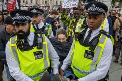 Stretta della polizia britannica sui cortei, limiti a pro-Pal
