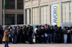 Istat, pochi giovani, trattarli bene e aumentare salari