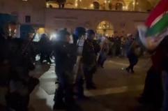 Centinaia di manifestanti a Bologna per il 7 ottobre, scontri con la polizia