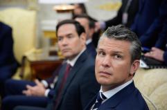 Bufera su Hegseth per base del Qatar in Usa, Maga insorgono