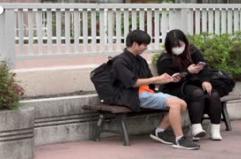 Stop all'abuso di smartphone, una citta' giapponese limita l'uso a due ore al giorno