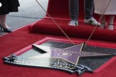 Naomi Watts premiata con una stella sulla Hollywood Walk of Fame di Los Angeles