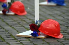 Cade da 5 metri a Trieste, morto in ospedale l'operaio 21enne